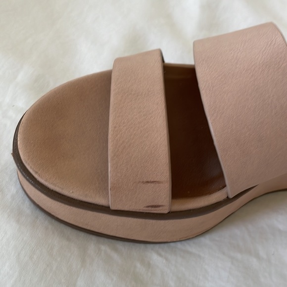 NATURALIZER super comfortable sandals. Size 7. Lightly worn. - Picture 3 of 6
